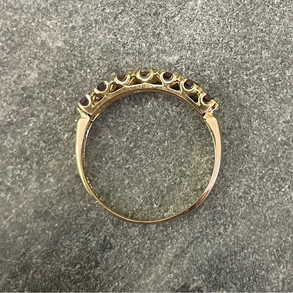 10 Karat Gold Amethyst Ring - Picture 6 of 12